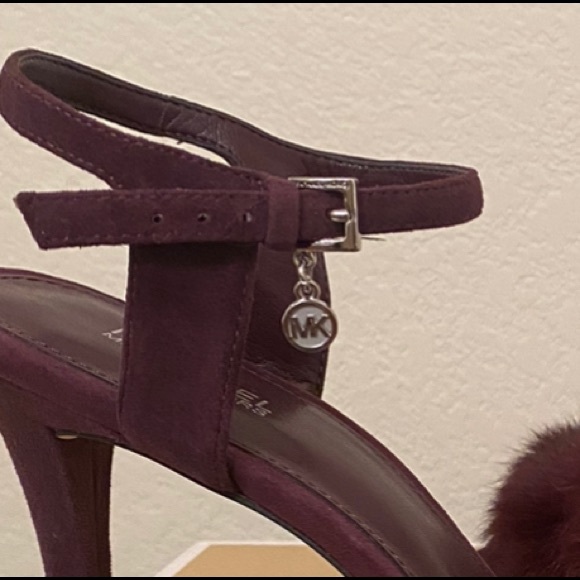 Michael Kors FAYE SUEDE & FUR HEEL SANDAL OPEN-TOE - Picture 6 of 6